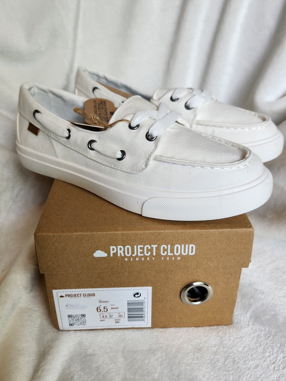 NEW Women's Project Cloud Canvas Sneakers